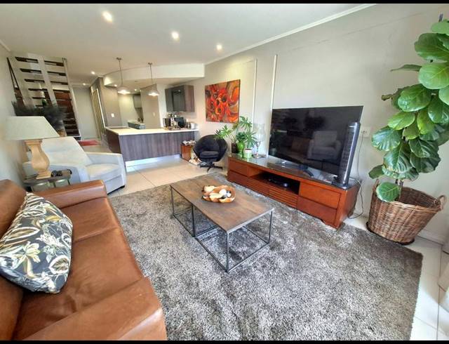 2 BEDROOM APARTMENT FOR SALE IN MENLO PARK